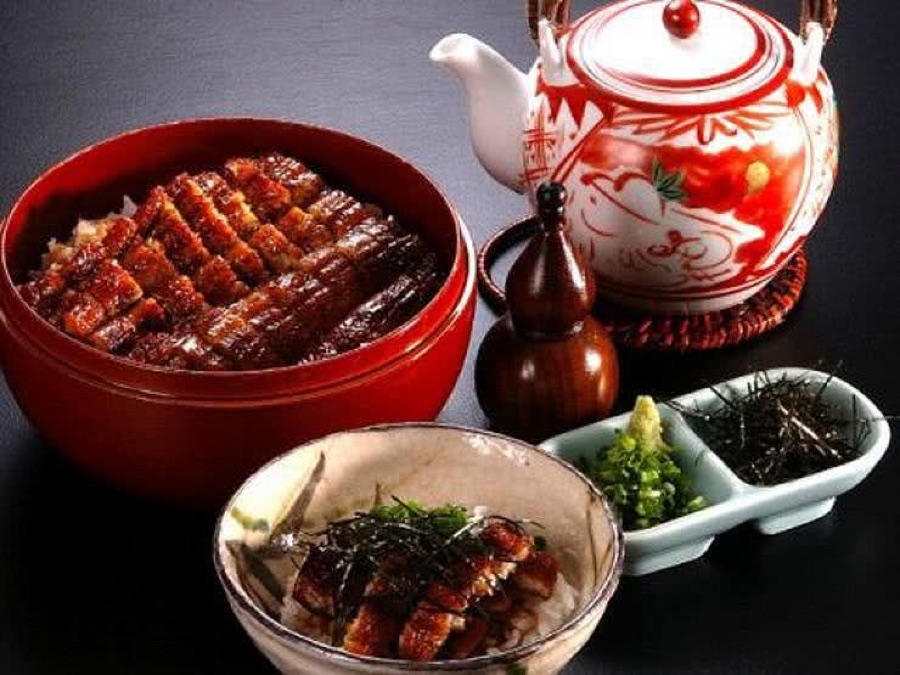 Hitsumabushi — grilled eel over rice, served with condiments and broth
